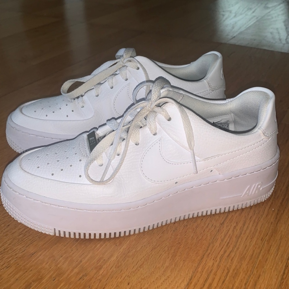 Womens Nike Sages- GENTLY USED